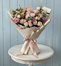 Букет цветов из:  Розы и Лизиантусы в Бородках