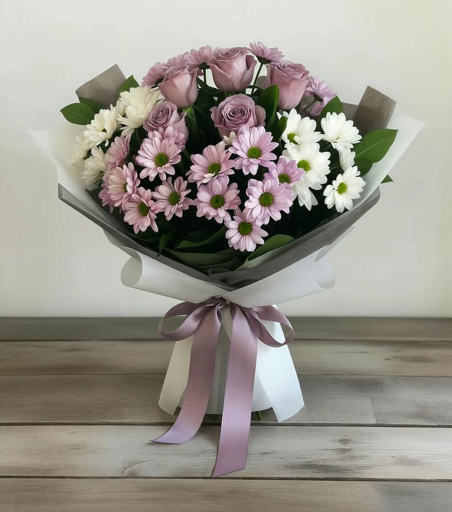 Букет цветов из: Хризантемы и Розы в Бородках