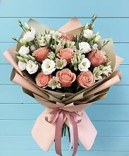 Букет цветов из:  Розы, Альстромерии и Лизиантусы в Бородках