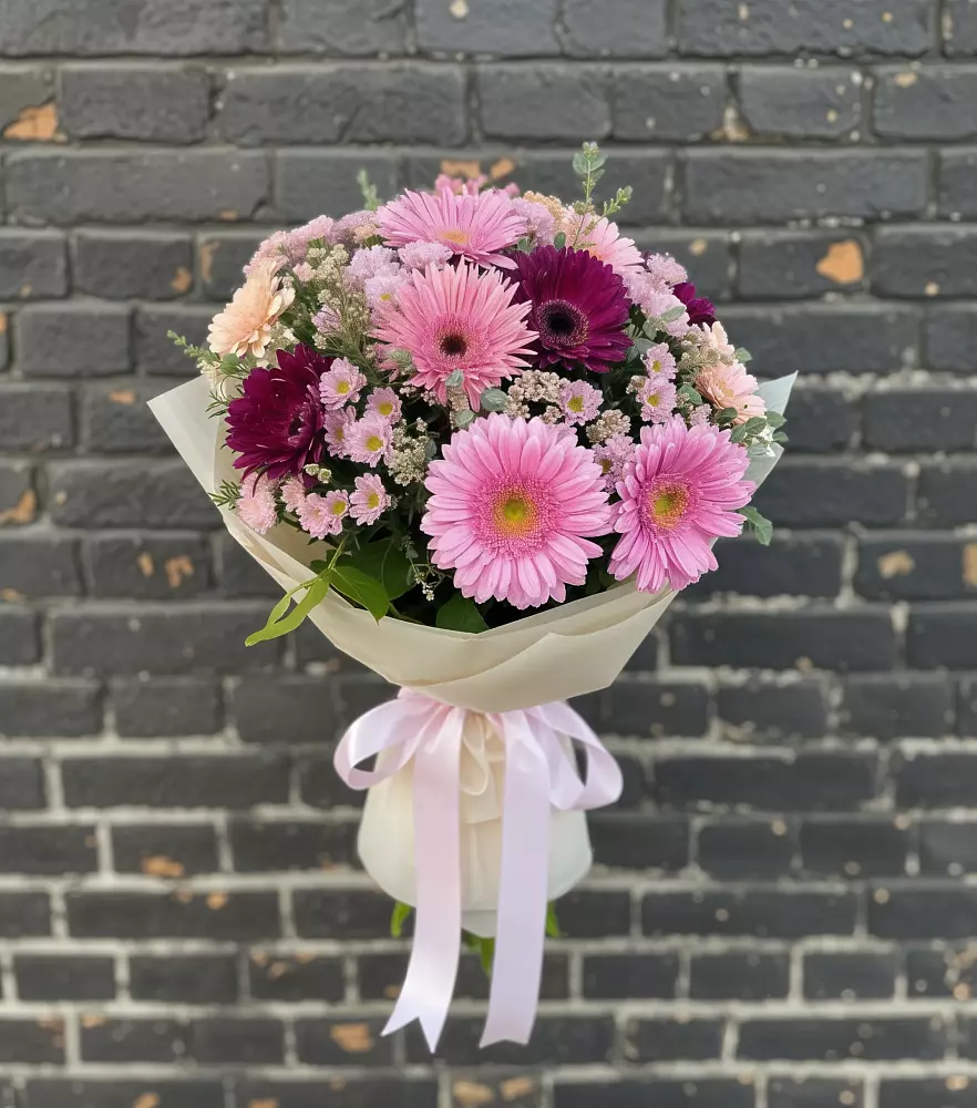 Букет цветов из: Герберы и Хризантемы в Бородках