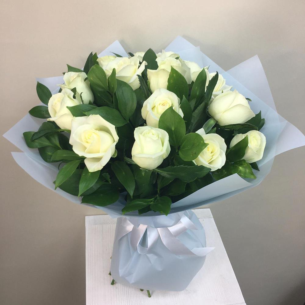 Букет 15 Белых роз Проуд в Бородках