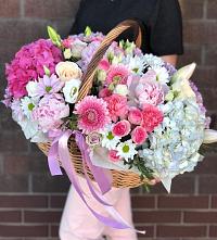 Композиция солнечный день в Бородках Цветочная композиция из Розы, Хризантемы, Пионы и Лизиантусы в корзине в Бородках