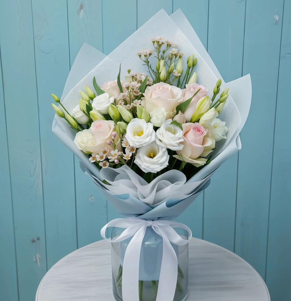 Букет цветов из: Розы и Лизиантусы в Бородках