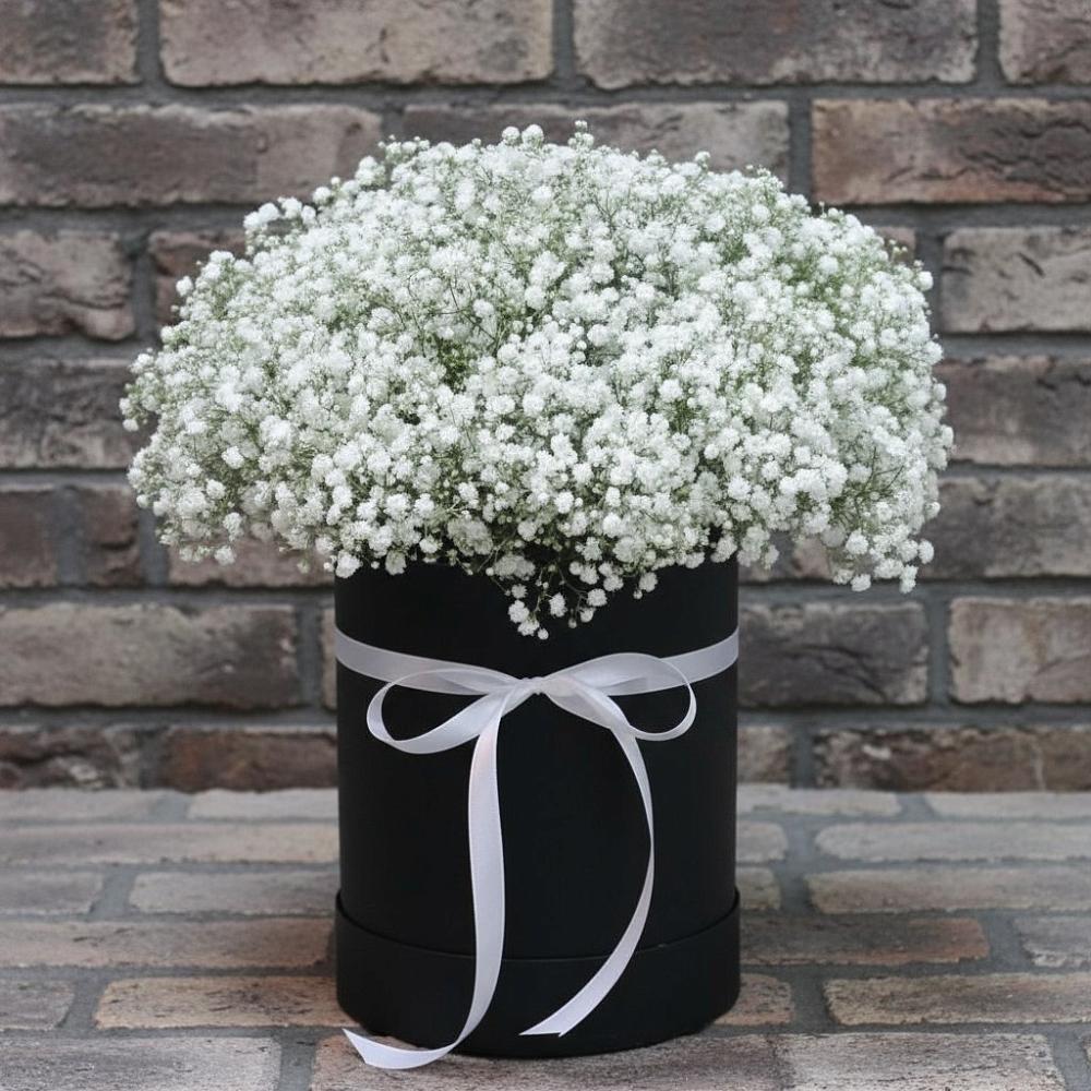 Цветочная композиция из Гипсофила в шляпной коробке в Бородках