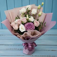 Букет цветов из:  Розы и Лизиантусы в Бородках