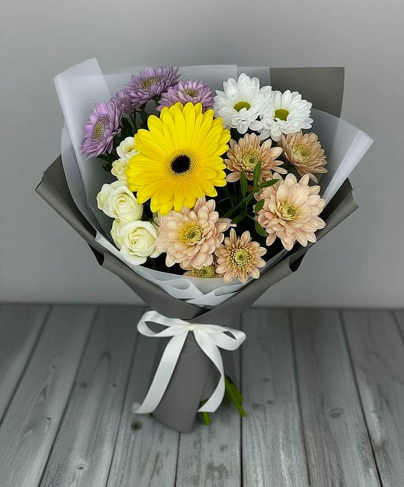 Букет цветов из: Розы, Герберы и Хризантемы в Бородках