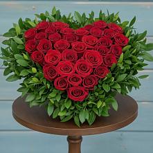 Цветочная композиция из Розы в виде сердца в Бородках