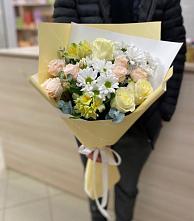 Букет цветов из:  Альстромерии, Розы и Хризантемы в Бородках