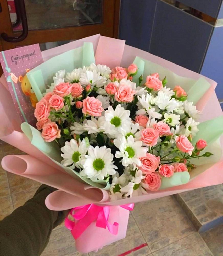 Букет цветов из: Розы и Хризантемы в Бородках