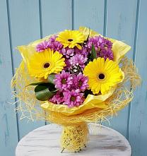Букет цветов из:  Хризантемы и Герберы в Бородках
