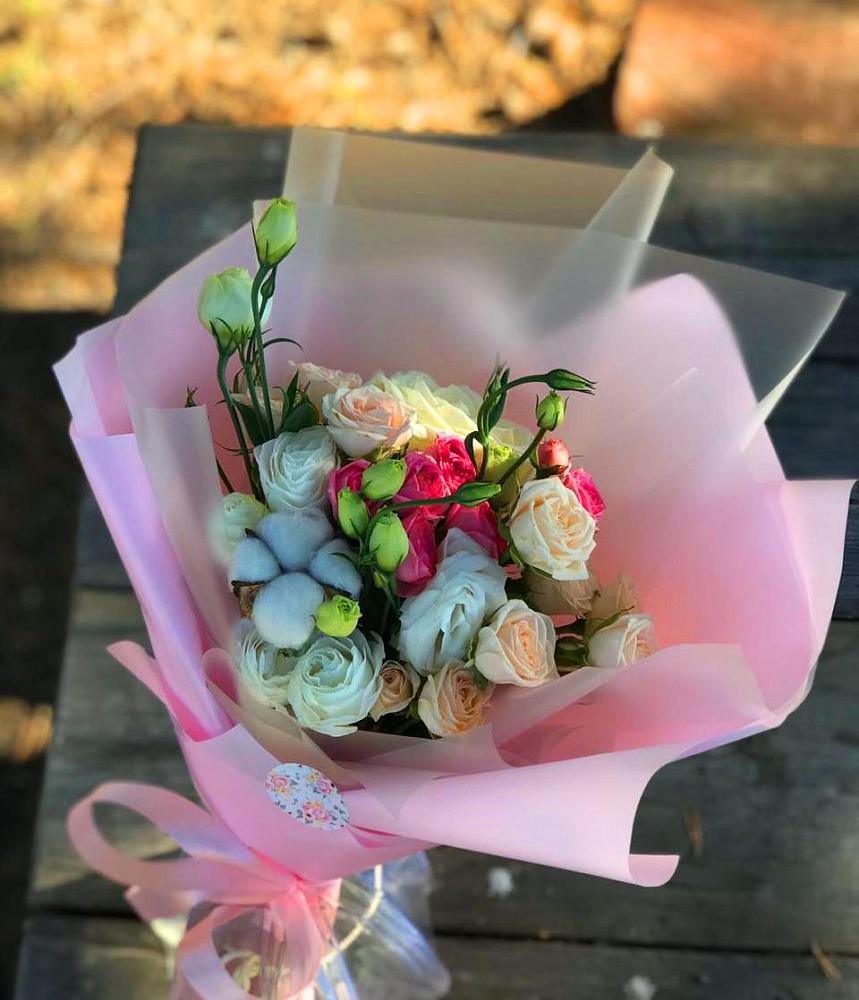 Букет цветов из: Розы и Лизиантусы в Бородках