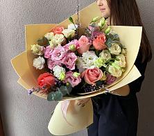 Букет цветов из:  Розы, Лизиантусы и Гвоздики #REPLACE_PRED# Бородках