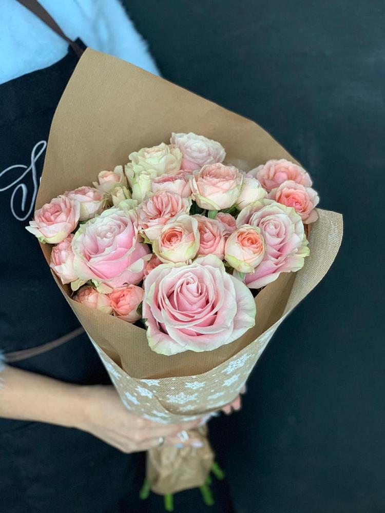 Букет цветов из: Хризантемы и Розы в Бородках