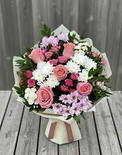 Букет цветов из:  Альстромерии, Гвоздики, Розы и Хризантемы в Бородках