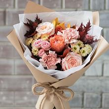 Букет цветов из:  Гвоздики, Хризантемы и Розы в Бородках