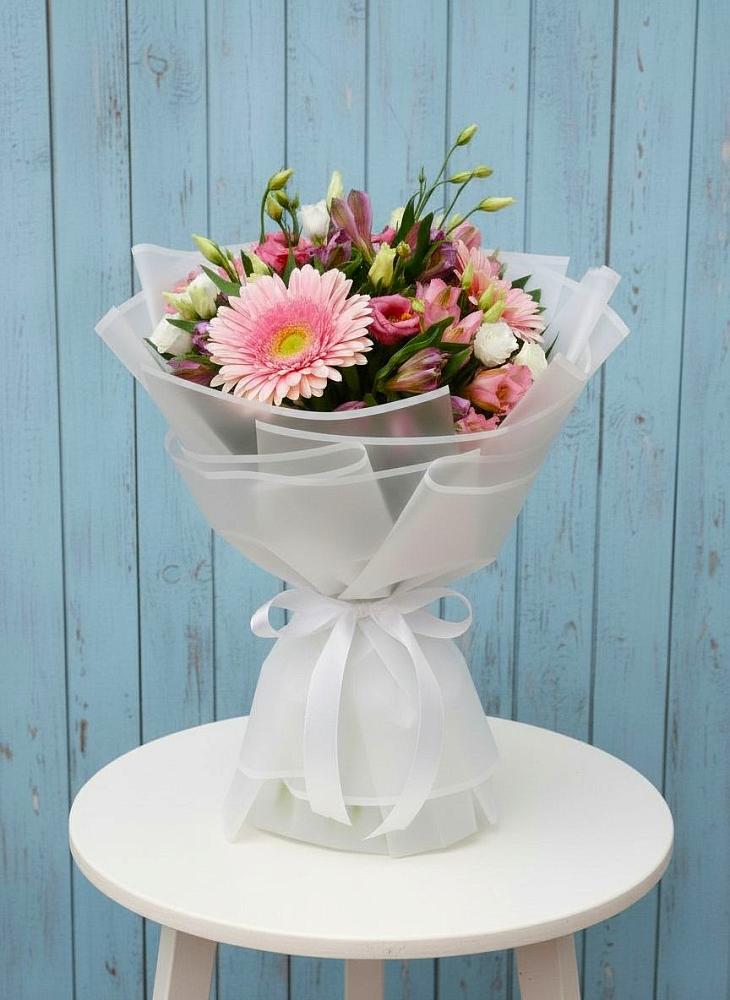 Букет цветов из: Герберы, Альстромерии и Лизиантусы в Бородках