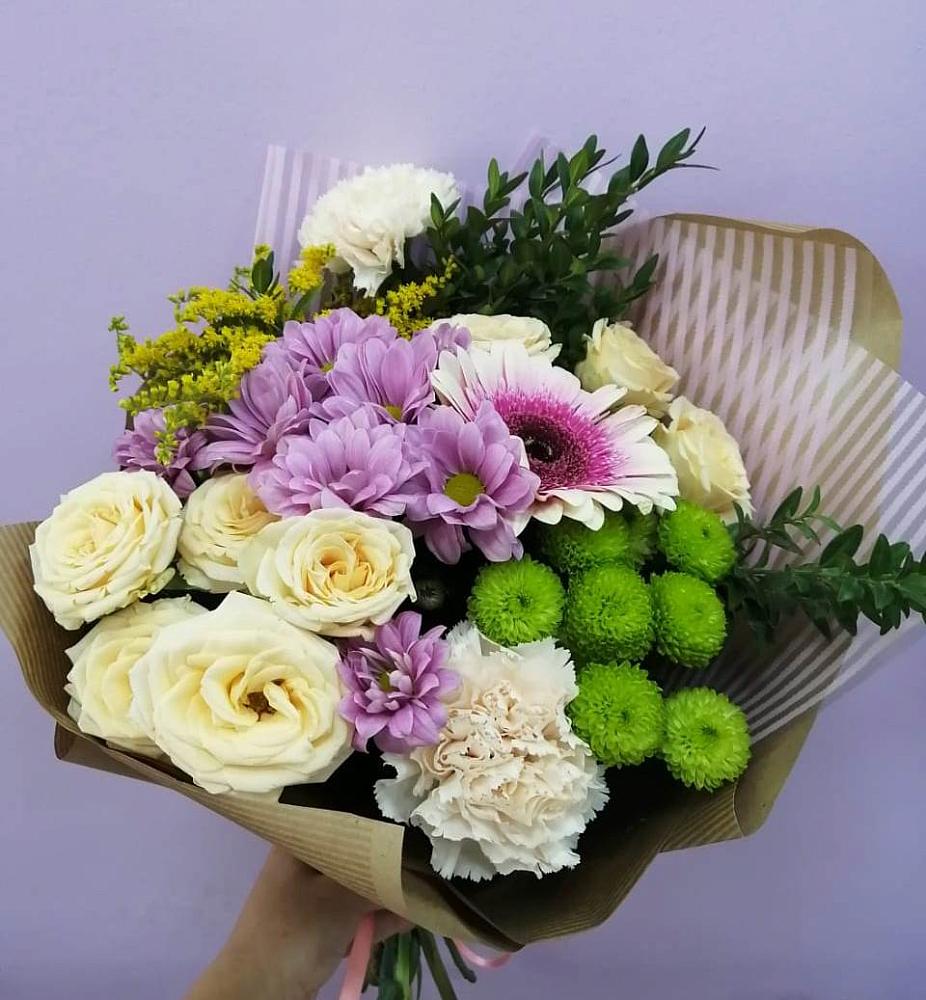 Букет цветов из: Хризантемы, Розы, Гвоздики и Герберы в Бородках