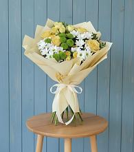 Букет цветов из:  Хризантемы и Розы в Бородках