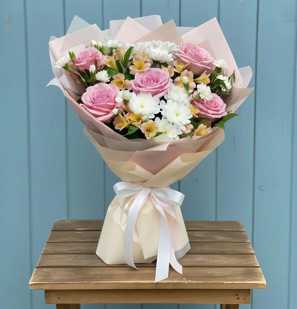 Букет цветов из: Гвоздики, Орхидеи и Розы в Бородках