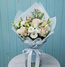 Букет цветов из:  Розы и Лизиантусы в Бородках