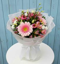 Букет цветов из:  Герберы, Альстромерии и Лизиантусы в Бородках