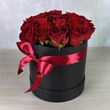 Цветочная композиция из Розы в шляпной коробке в Бородках