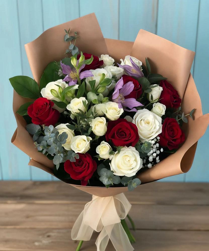 Букет цветов из: Розы и Альстромерии в Бородках