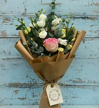 Букет цветов из:  Розы и Лизиантусы в Бородках
