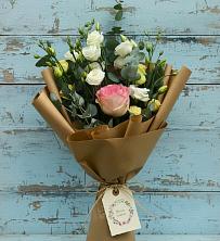 Букет цветов из:  Розы и Лизиантусы в Бородках