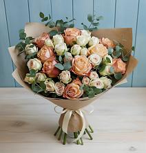 Букет цветов из:  Альстромерии и Розы в Бородках