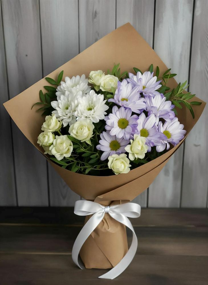 Букет цветов из: Хризантемы и Розы в Бородках