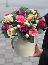 Цветочная композиция из Розы в шляпной коробке в Бородках