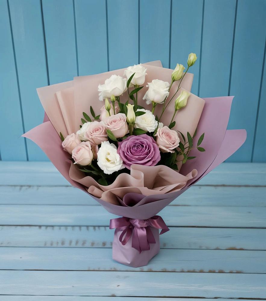 Букет цветов из: Розы и Лизиантусы в Бородках